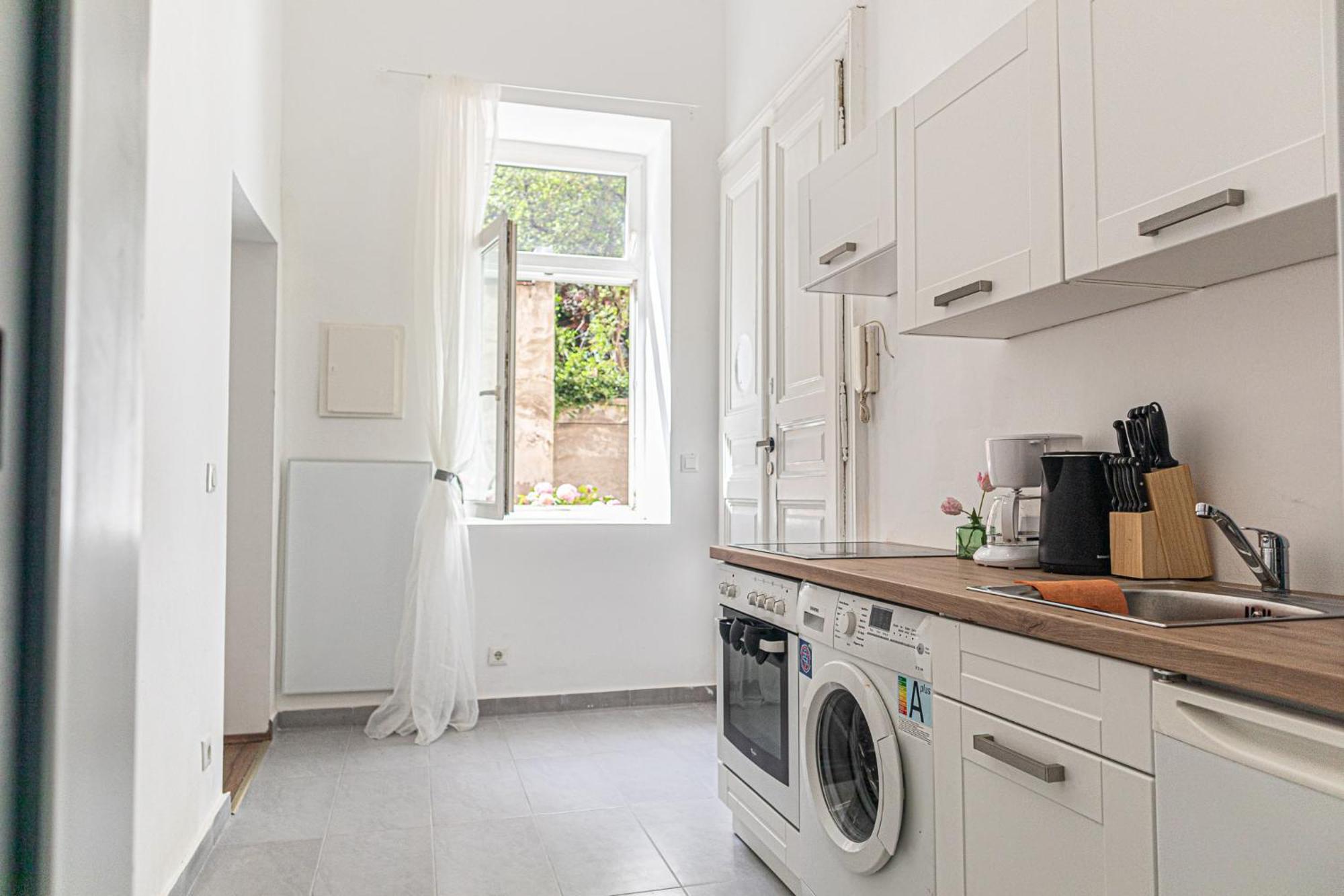 Amazing 1br Apt, Next To Akh Building For Everyone Wien